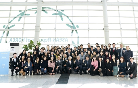 문 대통령, 한-아세안 특별정상회의 앞두고 ANN에 기고