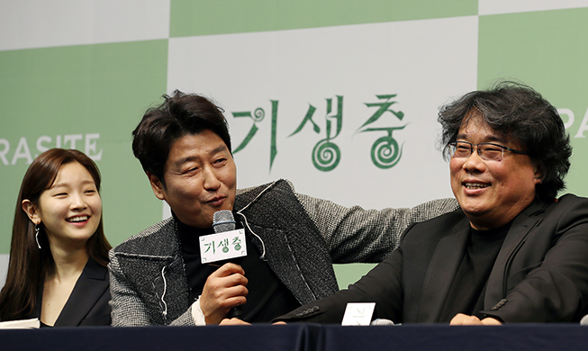 봉준호 감독, “’기생충’ 영화 자체로 기억됐으면 한다”