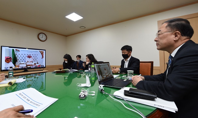 홍 부총리, G20 회원국 중앙은행 간 통화스와프 제안