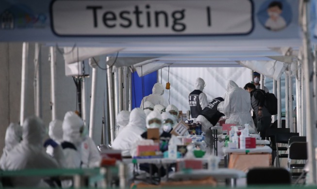 문 대통령, “인천공항이 한국 방역의 상징"