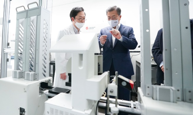 문 대통령 "인도와 코로나19 방역·치료 정보 공유"