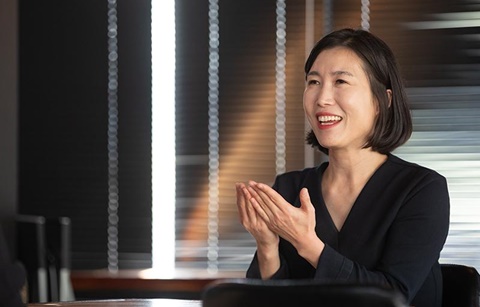 [이상한 나라의 사람들⑤] 마스크 못 쓰는 수어통역사 고은미