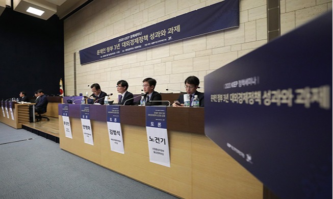 문재인 정부 3년, '포스트 코로나 대비 신남방·신북방 협력 강화해야'