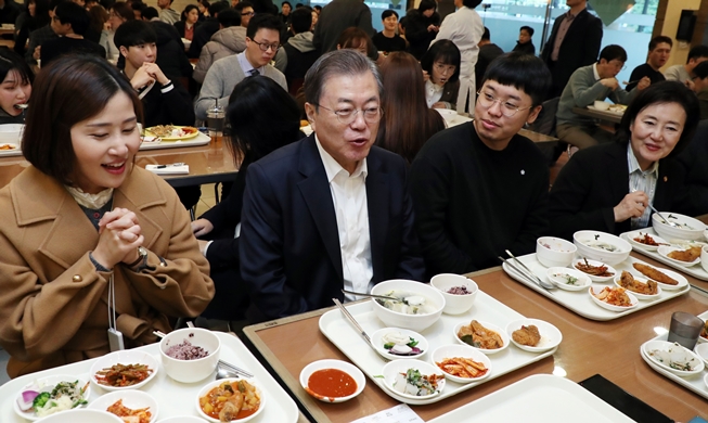 [문재인 정부 3년]  '사람'을 위한 문재인 정부