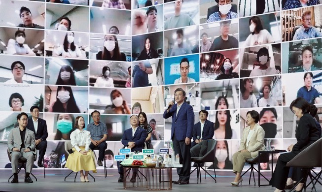 '대한민국 동행세일' 참석한 문 대통령 “소비가 애국”