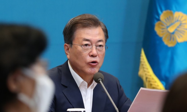 문 대통령 “고용보험 사각지대 해소 로드맵 연말까지 마련”