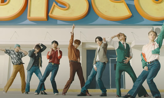 BTS, 신기록 행진...한국 가수 최초로 빌보드 1위