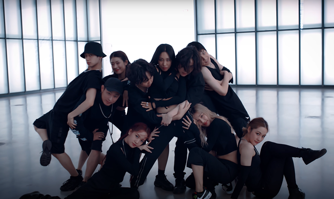 코로나 극복 응원 영상 '그날까지' 화제···문 대통령 "긍정의 에너지 받아"