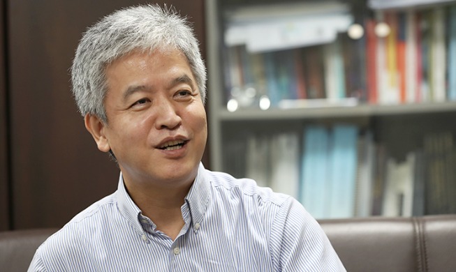 "코로나블루 예방하려면 손에서 핸드폰부터 내려놓으세요"