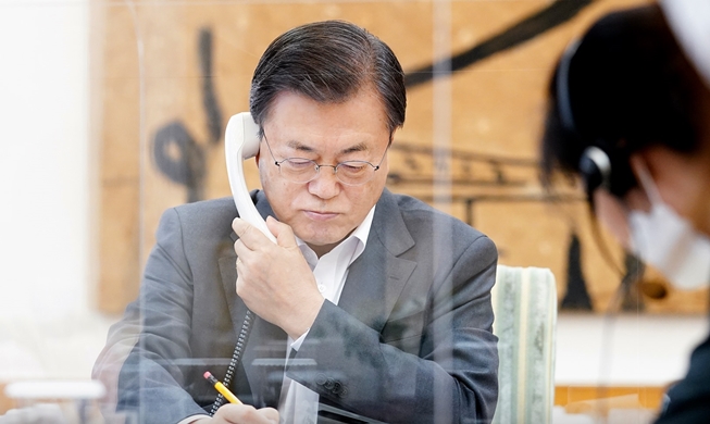 외신, 문 대통령-바이든 당선인 첫 통화 비중있게 보도