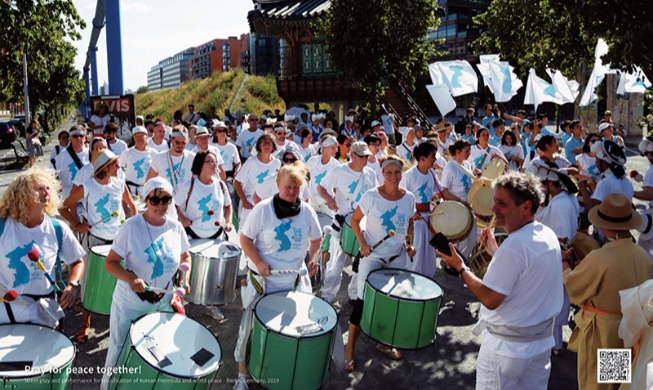 세계 곳곳에서 즐기는 한국 문화···해외문화홍보원, 2021년 달력 배포