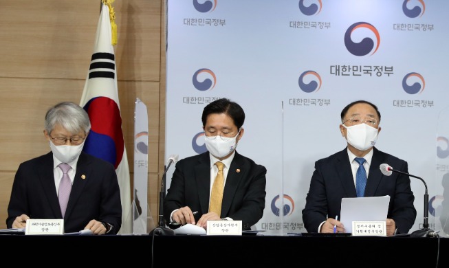 전국 2000만 세대에 전기차 충전기 보급···정부 '2050 탄소 제로 추진전략' 발표