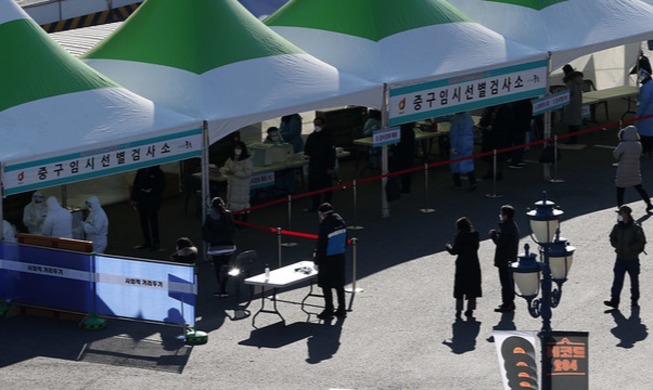 가디언 "한국, 뉴질랜드 등 백신 접종 늦추는 방역우수 국가, 해외 임상 시험 정보 기대"