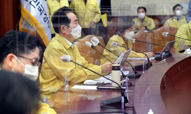 정세균 총리 "백신 여권 도입 필요.. 이달 인증앱 개통"