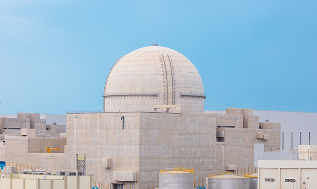 문 대통령, UAE왕세제에 서한∙∙∙"바라카 원전 1호기 상업 운전 개시 축하"