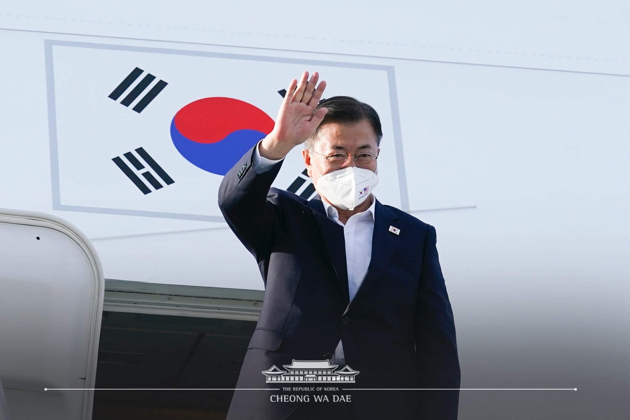 문 대통령 "최고의 순방···백신 직접지원은 깜짝 선물"