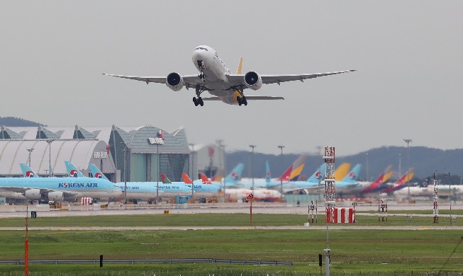 백신 접종자, 이르면 7월부터 해외단체관광 가능···미국, 한국 여행주의 1단계로 낮춰