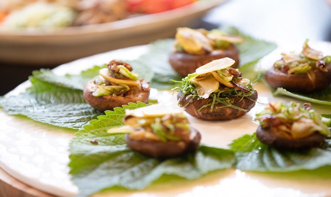 '르꼬르등 블루'가 정규 강의로 편성한 사찰음식 체험해보니···"자연의 맛"