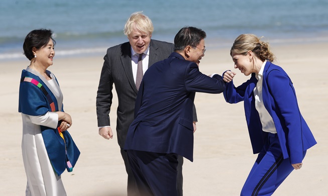 "성과 많았고 보람도 컸다"···사진으로 보는 문 대통령 유럽 3개국 순방