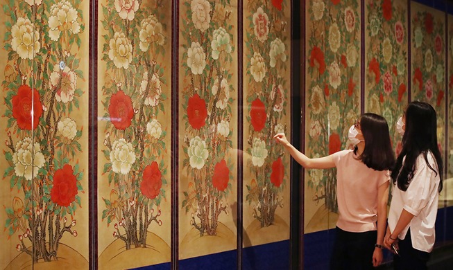 [사진으로 보는 한국] 조선 왕실 문화 특별전 '안녕, 모란'