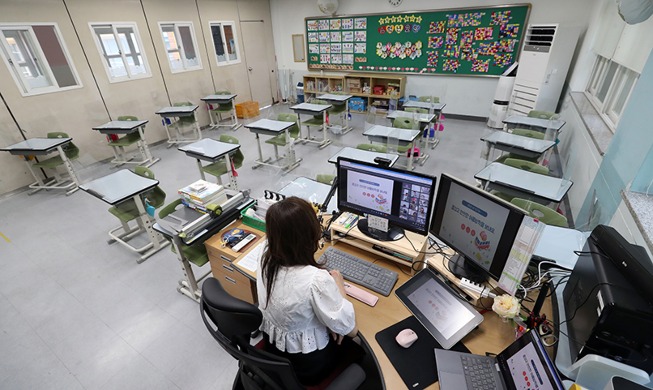 [사진으로 보는 한국] '건강하게 또 만나요' ...온라인 방학식