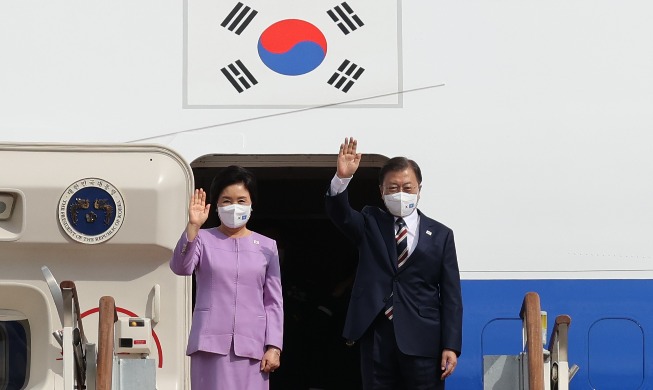 문 대통령, 유엔총회 참석차 출국···BTS와 유엔무대에