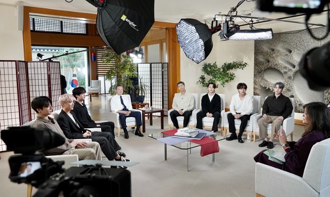 문 대통령, BTS와 미 ABC 방송 인터뷰