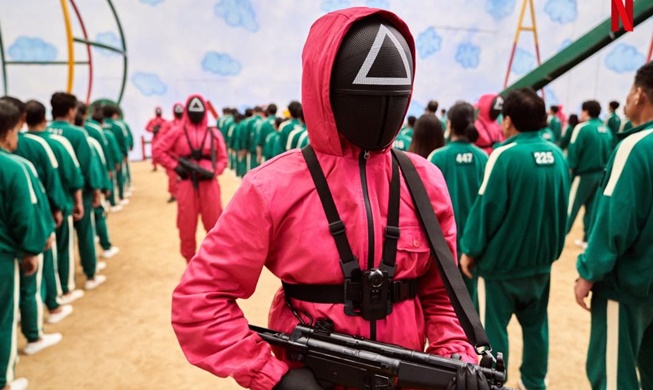 넷플릭스 CEO “오징어 게임, 역대 최대 흥행작 될 수 있어”