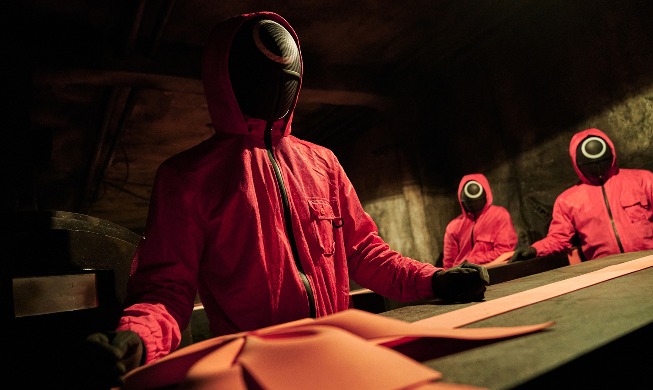 넷플릭스 '오징어 게임' 전 세계 1억 명 시청 ··· 넷플릭스 시리즈 역대 최고