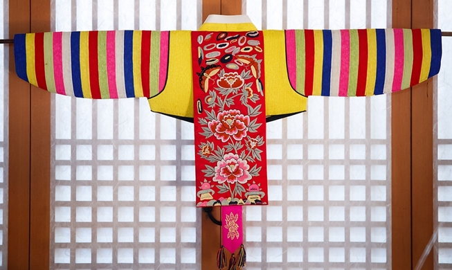 오늘은 '한복의 날'∙∙∙서경덕-전효성, 한복 영상 공개