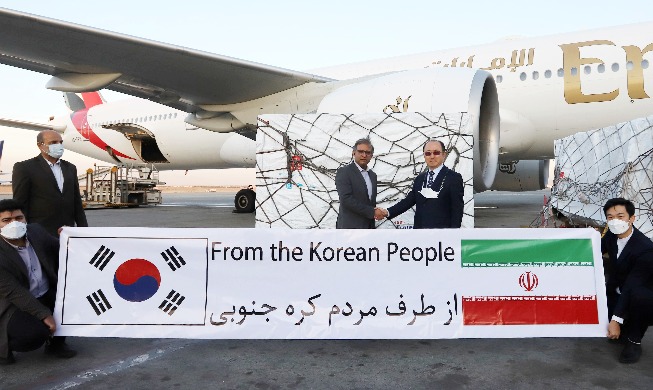 한국공여 백신 100만 회분 이란 도착···"60년 양국 우호관계의 상징"