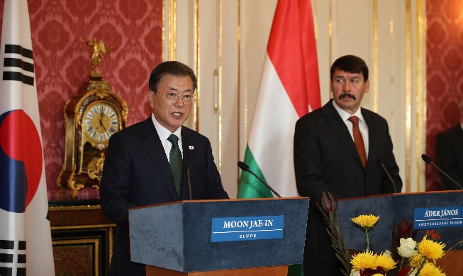 한-헝가리 정상회담···문 대통령 "전기차 배터리 등 유망산업 교역 확대"