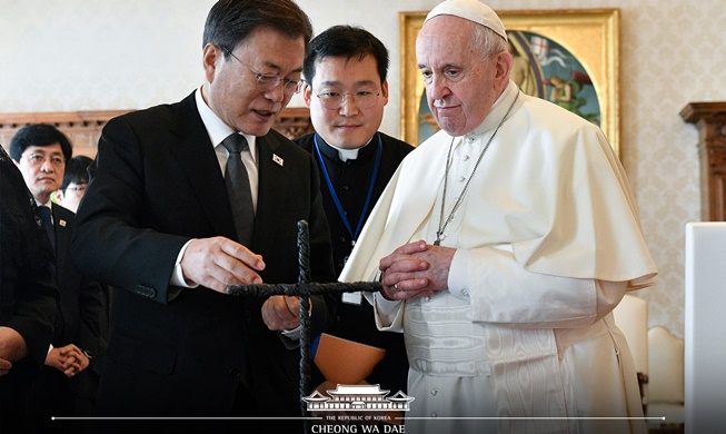 사진으로 보는 문 대통령 이탈리아·영국·헝가리 순방