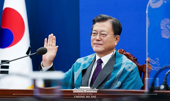 문 대통령 "글로벌 공급망 안정, 자유 무역에 달려 있어"···APEC 정상회의 참석