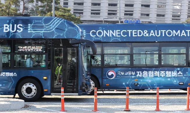 자율주행 버스, 세종시에서 10km 달렸다···차로 변경·감속도 가능