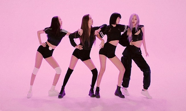 블랙핑크, 유튜브 구독자 7000만 명 돌파···전 세계 아티스트 최초