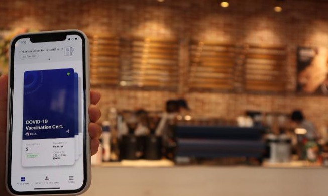 6일부터 사적모임인원 수도권 6명·비수도권 8명···식당·카페도 '방역패스' 적용