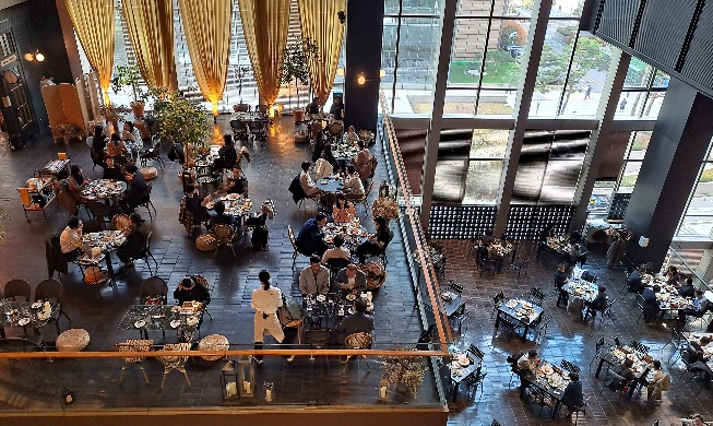 18일부터 사적모임 인원 4인, 식당은 밤 9시 종료