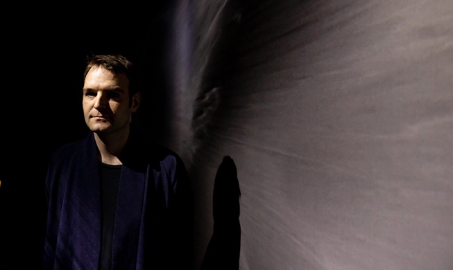 국립중앙박물관에 미디어 아트 선보인 프랑스 작가 "반가사유상 미소에서 모나리자 떠올라"