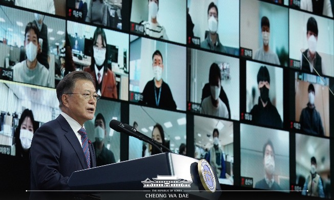 문 대통령 “구미형 일자리로 세계 배터리 공급망 주도할 것”