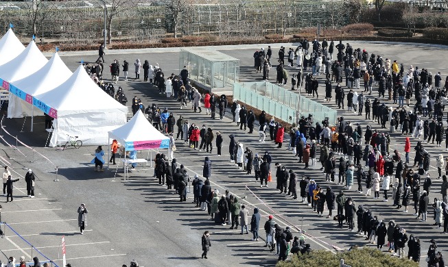 코로나 확진자 100만명 돌파…정부 “OECD서 가장 늦게 도달”