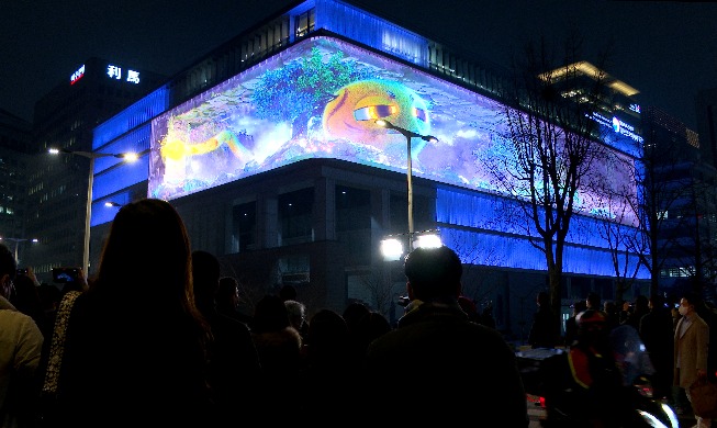 대한민국역사박물관 외벽에 초대형 미디어아트 설치···'광화벽화' 공개