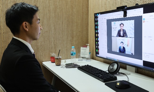 지난달 취업자 103.7만 증가···2월 기준 고용률 역대 최고, 실업률 역대 최저