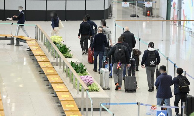 국내 확진 ‘장기체류외국인’도 입국 음성확인서 면제