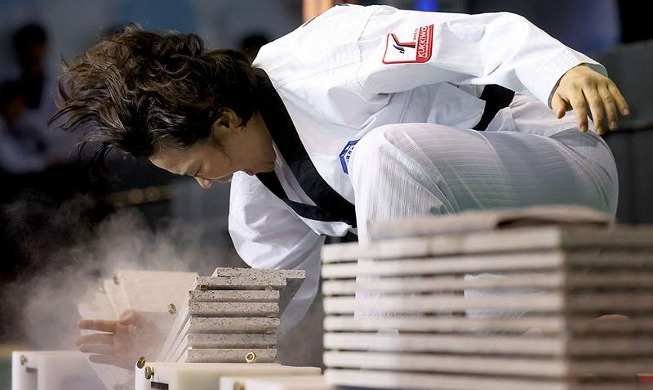 [사진으로 보는 한국] 격파!