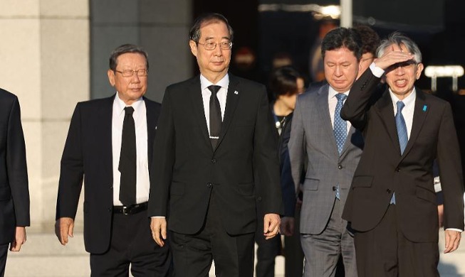 한 총리, 아베 국장 참석···윤 대통령 "어떤 어려움에도 한일관계 정상화 추진’