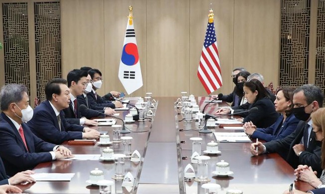 윤 대통령, 해리스 부통령 접견···"한미동맹, 글로벌·경제기술 동맹으로 확대"