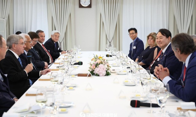 윤 대통령, 바흐 IOC 위원장과 만찬