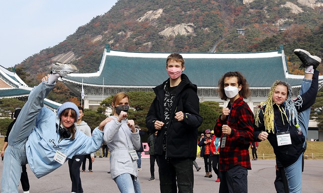 [사진으로 보는 한국] 태권도 품새 선보이는 우크라이나 태권무팀