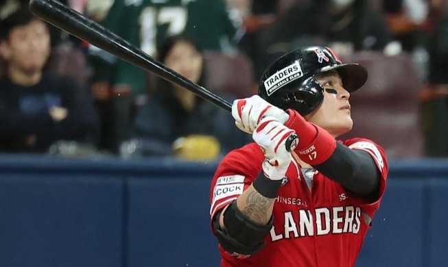 MLB사무국 "추신수, 아시아 출신 메이저리거 중 홈런·장타 부문 1위"